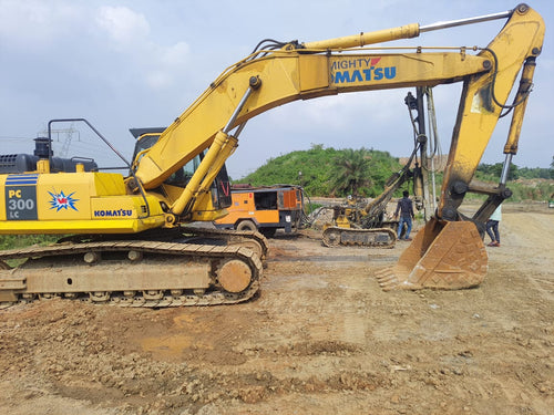 Komatsu PC300LC-7